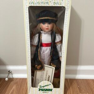 A CONNOISSEUR COLLECTION DOLL